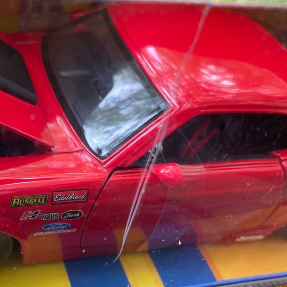 1970 Ford Mustang Boss 429 - Big Time Muscle 1:24 Scale Car - Picture 2 of 3